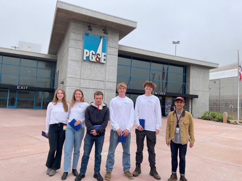 Students standing in front of the PG&E building