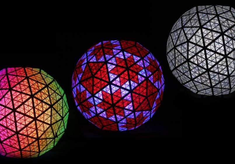 Different New Years ball colors